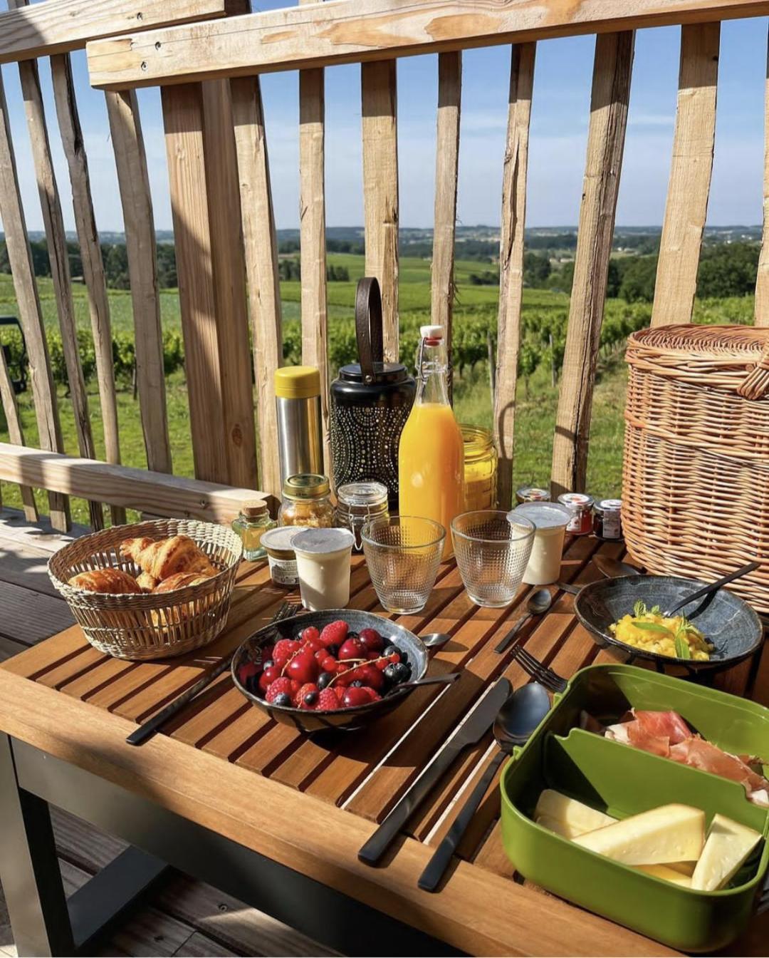 Le Domaine De La Tour Des Vents Acomodação com café da manhã Bergerac Exterior foto